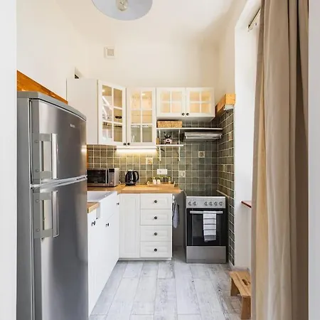 Historical Hideaway Apartment