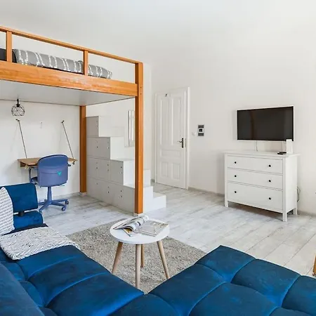 Historical Hideaway Apartment