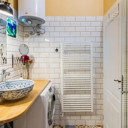 Historical Hideaway *