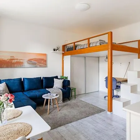 Historical Hideaway Apartment *