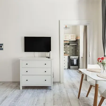 Historical Hideaway *